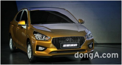 현대차의 중국 전략 소형차 레이나(현지명 루이나). 베이징현대 충칭공장에서 생산되는 첫 번째 모델이다.