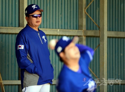 KBO 최초 국가대표 전임 사령탑을 맡은 선동열 감독은 ‘제2의 류현진’을 찾고 있다. 2020년 도쿄올림픽에서 2008년 베이징올림픽 신화를 재현하기 위해서는 한 경기를 책임질 확실한 선발투수가 필요하기 때문이다. 스포츠동아DB