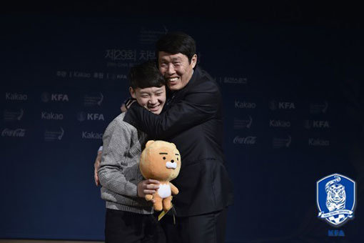 유소년 축구상과 축구교실 운영은 축구인 차범근의 평생 사업이고 차범근의 인생이다. 차범근의 환한 미소에서 밝은 오늘과 내일의 희망이 엿보인다. 사진제공｜대한축구협회