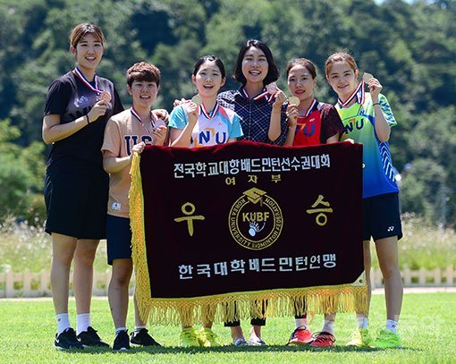 여자대학부에서 우승을 차지한 인천대 선수들이 승자의 미소를 보여주고 있다. 화순 ｜ 김종원 기자 won@donga.com