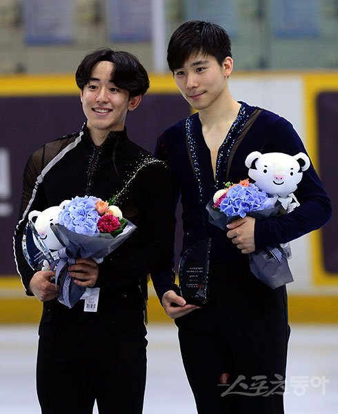 함께 열린 남자시니어 싱글에서는 이준형(오른쪽), 김진서가 1~2위에 올랐다. 목동 ｜ 김민성 기자 marineboy@donga.com