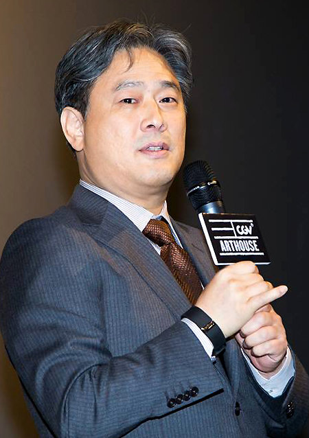 박찬욱 감독은 “투자나 캐스팅이 안 돼서 몇 년이고 영화를 못 만드는 것에 비하면 영화를 제작할 수 있다는 것만으로도 얼마나 다행인가 싶다”며 “앞으로 ‘박찬욱관’에서는 다른 곳에선 만날 수 없는 영화들을 소개하고 싶다”고 했다. CGV 제공