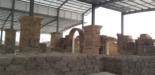 지난달 19일 터키 데니즐리주 라오디게아 교회 유적. 돌로 쌓은 둥근 아치의 출입문과 기둥, 벽체들이 남아있다. 로마의 기독교 공인 직후인 서기 4세기 초에 세워졌다.