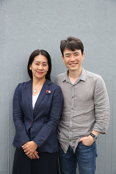 영화 ‘군함도‘의 류승완 감독(오른쪽)과 아내인 제작자 강혜정 대표
사진제공 | 외유내강