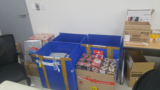 레바논 원정을 떠난 남자농구대표팀의 필수품은 라면과 즉석밥이다. 이번엔 무려 300만원 어치의 비상식량을 구입했다. 정지욱 기자 stop@donga.com