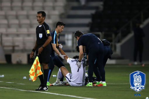 지난 카타르전에서 오른팔 골절상을 당한 손흥민. 사진제공｜대한축구협회