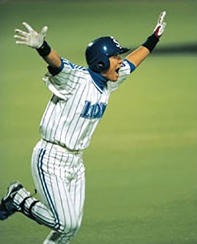 지난 2002년 한국시리즈 6차전에서 이상훈을 상대로 극적인 스리런 홈런을 친 이승엽. 사진제공｜삼성 라이온즈