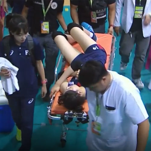2017 아시아여자배구선수권대회 카자흐스탄전에서 허리부상으로 쓰러진 양효진. 사진｜SPOTV 캡쳐