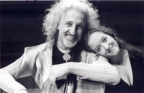 “자녀 두 명이 프로 연주자로 함께 무대에 서는 것은 행운”이라고 말하는 첼리스트 미샤 마이스키(왼쪽)와 피아니스트인 딸 릴리. 크레디아 제공
