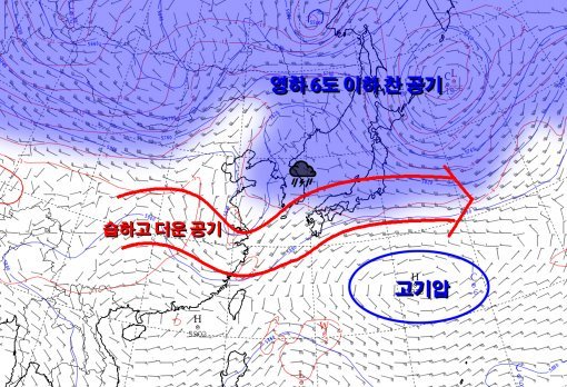 서울에 100mm가 넘는 비가 내렸던 20일 우리나라 상공 일기도. 한반도 전역을 영하 6도 이하의 차가운 공기가 뒤덮었다.