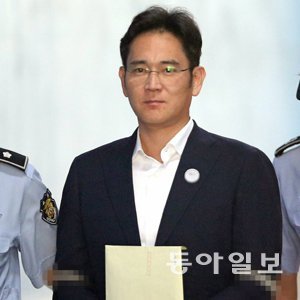 이재용 5년형 선고, 靑 “정경유착의 질긴 고리 끊는 계기 되기를”