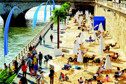 프랑스 파리 센강의 공공 모래사장엔 ‘모두를 위한 사회복지’란 철학이 담겨 있다. 미래의창 제공