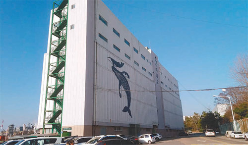 울산공업센터 기공식 기념관이 들어설 울산 남구 옛 한국엔지니어링플라스틱(KEP) 냉동창고. 울산 남구는 내년 12월까지 이 창고 1층에 울산공업센터 기념관을 설치한다. 울산 남구 제공