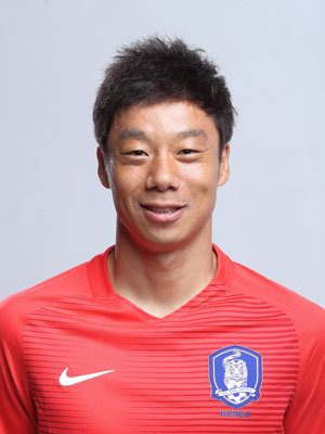 ‘군계일학’ 염기훈, 근본 없는 축구하던 한국 축구대표팀에 ‘품격’ 선사