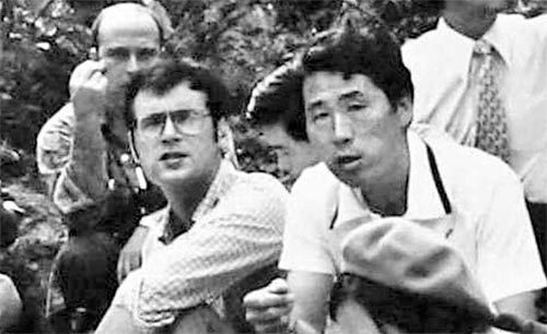 사진=김승필 씨가 찾은 고 위르겐 힌츠페터(왼쪽)와 김사복 씨(오른쪽)이 함께 있는 사진. 김승필 씨 제공