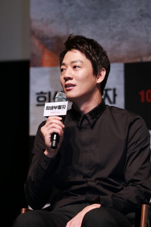 김래원은 흥행 성공 뒤 잇단 실패와 슬럼프에도 아랑곳하지 않았다. 언제든 “좋은 도구로 쓰이고 싶다”는 생각에 도전을 거듭하고 있다. 사진제공｜쇼박스