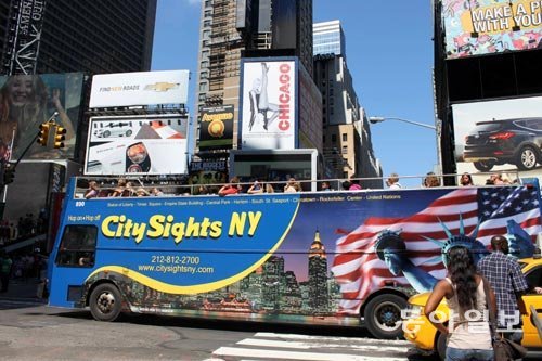 미국 뉴욕에서 관광객들의 사랑을 받고 있는 2층 관광버스가 ‘대전방문의 해’를 맞는 2019년 2월부터 대전에서도 운행한다. 이기진 기자 doyoce@donga.com