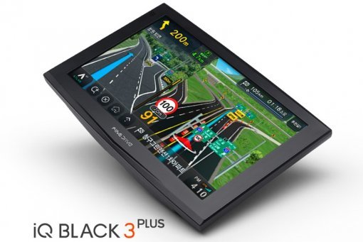 <GPS와 글로나스를 동시 수신해 정확도를 높인 파인드라이브 iQ BLACK 3 PLUS 내비게이션>(출처=IT동아)