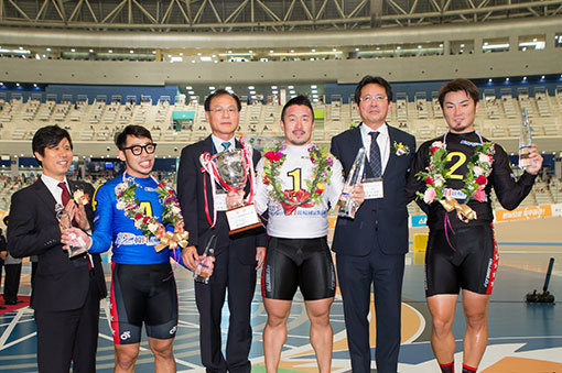 제5회 한일 경륜 국가대항전에서 1,2,3위를 차지한 일본 선수들이 시상식에서 환하게 웃고 있다. 사진제공｜경륜경정사업본부