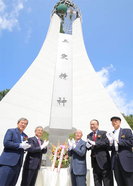 우암학원은 18일 창학 67주년을 맞아 전남과학대 캠퍼스에서 창학 비전 상징탑 제막식을 개최했다. 남부대 제공