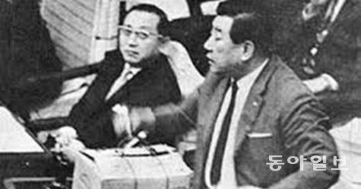 제6대 국회 제14차 회의에서 연설 중인 김두한 의원(오른쪽). 동아일보DB