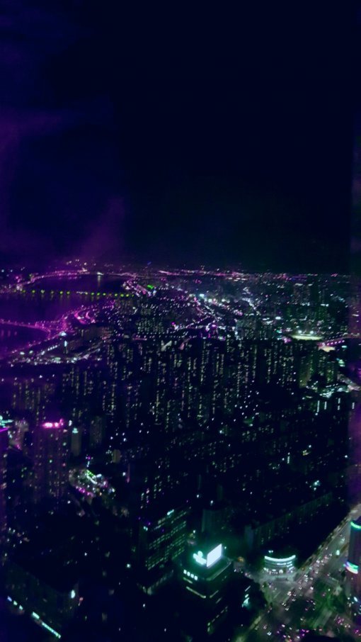 81층에 자리한 샴페인 바 ‘바81\'에서 바라본 야경