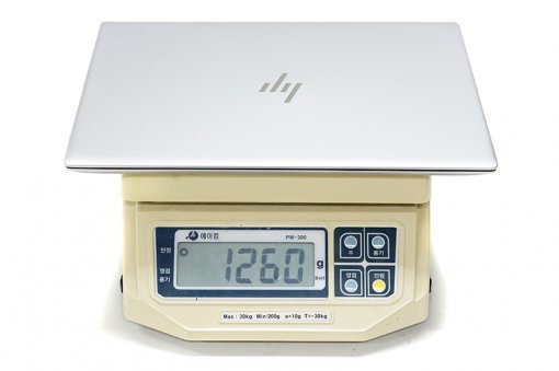 HP 엔비 13-ad035TX의 무게는 1.26kg으로 측정됐다.(출처=IT동아)