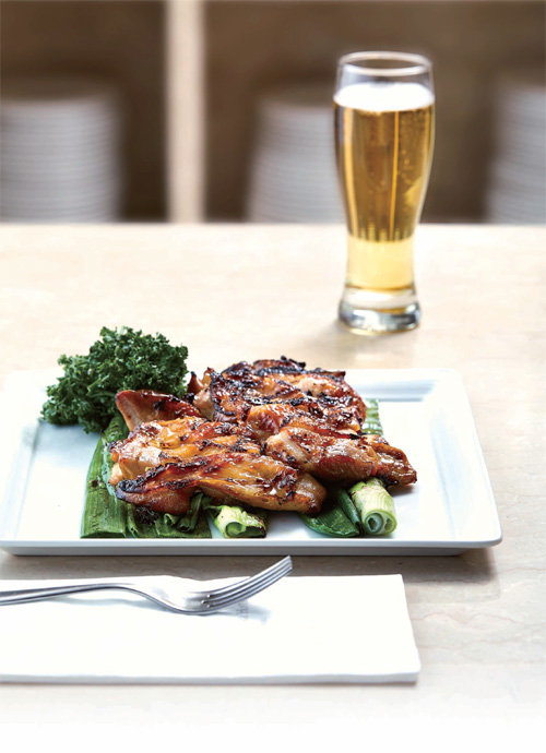 명동의 크라운 파크 호텔 서울 레스토랑 ‘더 파크 다이닝’에서는 삼겹살과 치킨을 메인 메뉴로 한 맥주 뷔페를 운영해 직장인들에게 인기를 끌고 있다.