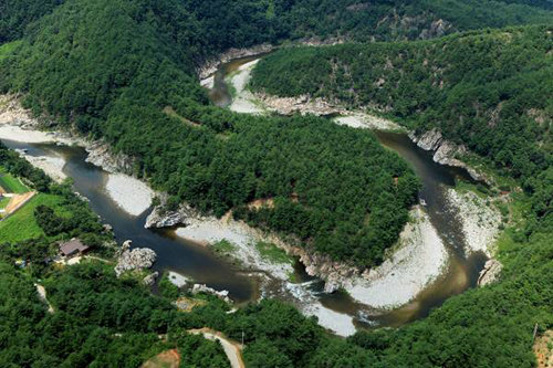 왕피천, 한반도 남쪽 마지막 오지…협곡에 둘러 쌓여 원시적 풍광 간직