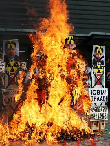 해당 사진은 기사와 관련 없음(어버이연합 화형 퍼포먼스=동아일보DB)