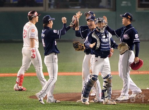 지난 2015년 준플레이오프에서 넥센을 꺾은 두산. 스포츠동아DB