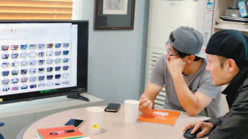 오 감독은 작업 중인 영상을 살짝 공개했다. 영상을 트는 감독의 얼굴에서 설렘과 애정이 가득 드러났다.