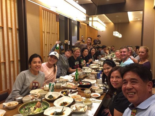 LPGA투어에서 뛰고 있는 최운정이 9일 저녁 인천 송도의 한 식당에서 동료 선수와 가족, 관계자 등 30여명을 초청해 한국 음식 파티를 열고 있다. 볼빅 제공