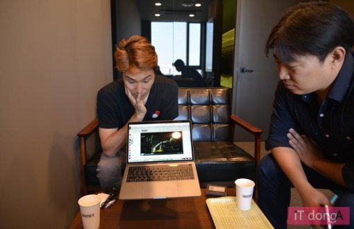 < 자체 기술로 제작한 쿵푸로봇을 시연 중이다 >(출처=IT동아)