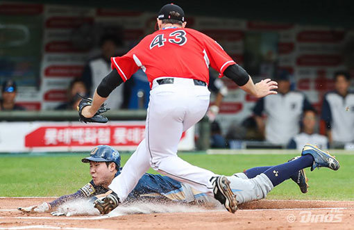 지난 준플레이오프 1차전에서 빠른발로 선취점을 뽑아낸 박민우. 사진제공｜NC 다이노스
