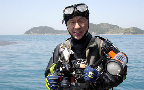 명정구 해양과학기술원 책임연구원은 40년 동안 바닷속을 직접 관찰하며 연구한 과학자다. 그는 “정년퇴직 나이인 65세까지는 직접 바다에 들어가면서 연구를 해 나갈 것”이라고 밝혔다. 명정구 연구원 제공