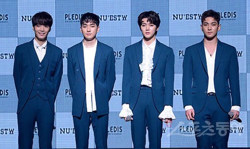 보이그룹 뉴이스트 W가 10일 서울 광진구 악스홀에서 새 앨범 ‘W, HERE‘ 발매 기념 쇼케이스에서 포즈를 취하고 있다. 왼쪽부터 JR, Aron, 렌, 백호. 김진환 기자 kwangshin00@donga.com