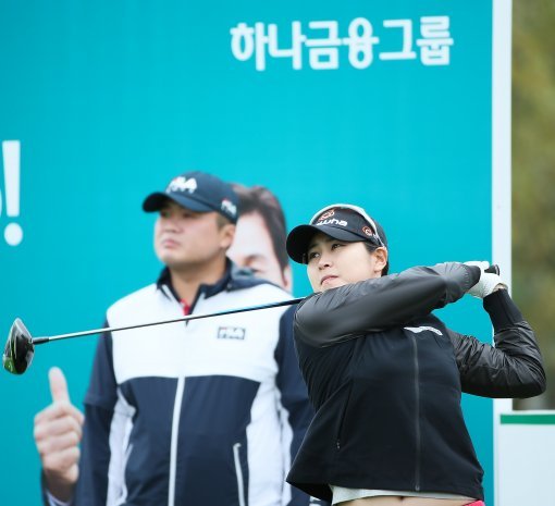 김지현이 11일 인천 스카이72골프클럽 오션코스에서 열린 미국여자프로골프(LPGA)투어 KEB하나은행 챔피언십 프로암대회에서 드라이버샷을 날리고 있다. KEB하나은행 챔피언십 제공