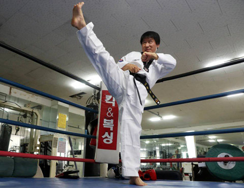 울산지방경찰청 지능범죄수사대장으로 지난해 12월 정년퇴직한 송상근 씨. 그는 현재 사단법인 세계 프로킥복싱·무에타이총연맹 회장을 맡아 22일 경남 김해에서 열리는 국제대회를 준비하느라 바쁜 나날을 보내고있다. 송상근 씨 제공