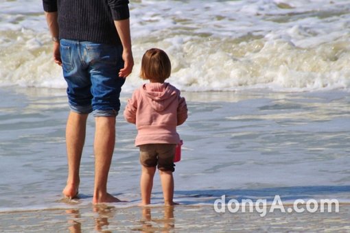 익스피디아 조사결과, 전 세계 해변 여행객 중 아이 걱정을 가장 많이 하는 이들은 한국인으로 나타났다. 다른 나라 사람들이 여행 중 절도(70%), 숙박 
시설 수준(70%)을 주로 걱정하는 동안, 한국인은 특히 자녀에 대한 걱정(80%)이 큰 것으로 나타났다. 사진제공=익스피디아