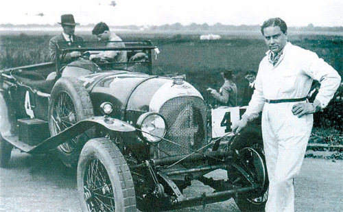 그가 1930년대 ‘르망 24시간 레이스’에서 벤틀리 경주차를 타고 우승했을 당시 모. 벤틀리 제공