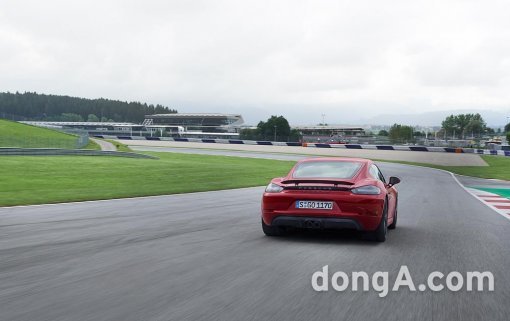포르쉐 718 카이맨 GTS