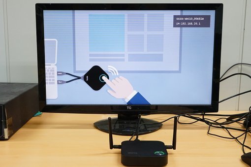 벤큐 인스타쇼 WDC10의 연결은 버튼만 눌러도 될 정도로 간단하다.(출처=IT동아)