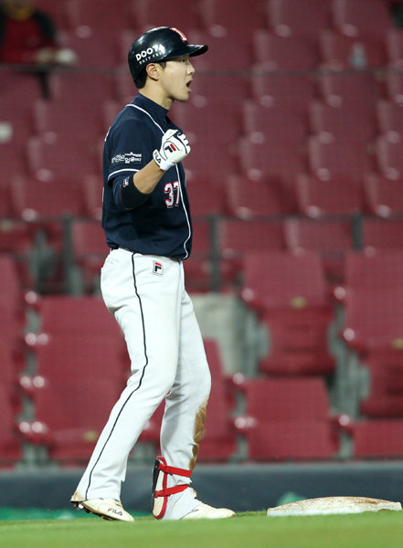 두산 박건우는 KIA의 천적이다. 올 시즌 KIA전에서 타율 0.446을 기록했다. 특히 한국시리즈 1·2차전이 열리는 광주에서 0.531의 타율로 펄펄 날았다. 사진제공｜스포츠코리아