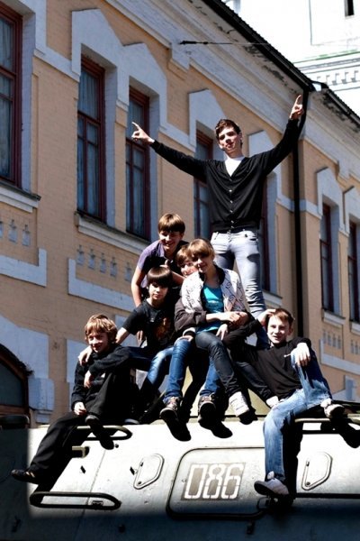 우크라이나 키예프에 있는 국립 체르노빌 박물관에서 기념촬영 중인 우크라이나 소년들. 키예프=황규인 기자 kini@donga.com
