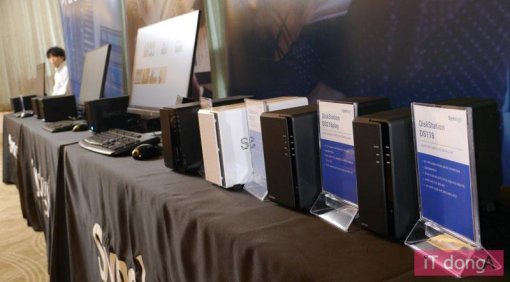 행사장에 전시된 시놀로지 2018 신제품 시리즈(출처=IT동아)