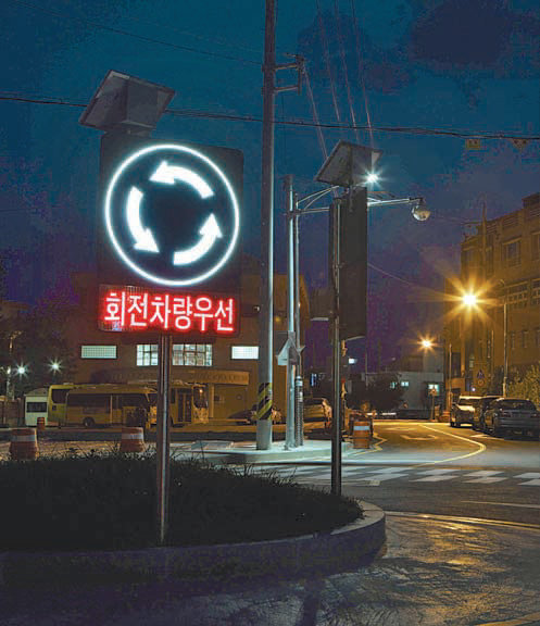 ㈜에이엘테크 주요제품인 발광형 광섬유 표지판.