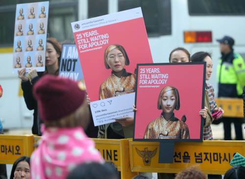 사진=25일 서울 종로구 옛 일본대사관 앞에서 열린 제1306차 일본군 성노예제 문제해결을 위한 정기수요시위가 열렸다. 장승윤 기자 tomato99@donga.com