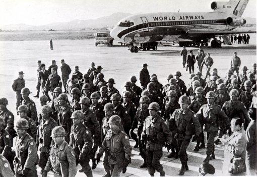 1973년 1월 30일 경기 수원 시 공군기지에 도착한 철군 선발대. 동아일보DB