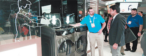 올해 1월 미국 라스베이거스에서 열린 가전전시회 ‘CES 2017’에 전시된 삼성전자 ‘플렉스워시’ 세탁기.